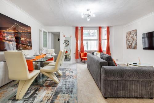 Fabulous Two Bed Apt in Heart of Chelsea - London - Tap to explore photos