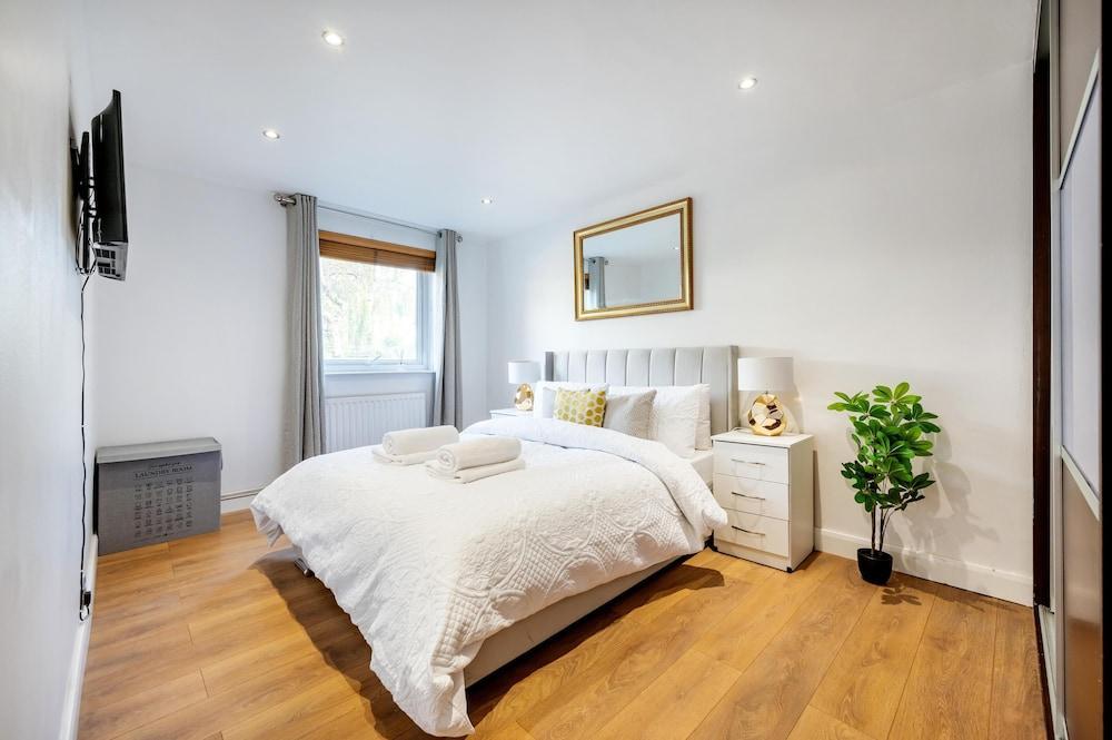 Classic 2 bed Apartment Situated in Mill Hill - Tap to explore photos