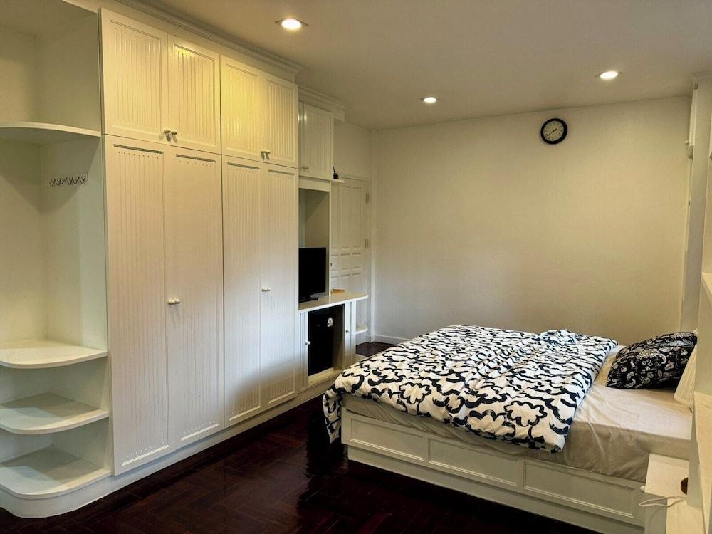 Comfy Crib Hostel 2 Room Type - Deluxe Room, City View