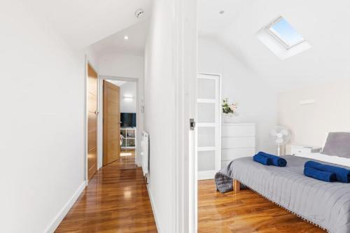 Two bed Apartment in Leytonstone - Tap to explore photos