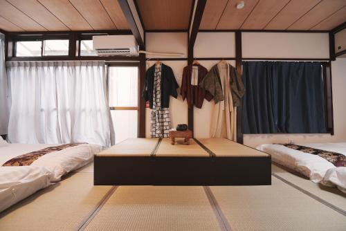 JR山手線 komagome駅から6分で静かな小屋 4名まで 徒歩5分圏内 スーパー ドラッグストア 居酒屋あり - Tap to explore photos