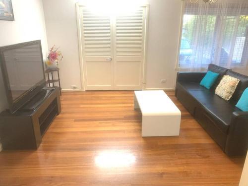 Ideal accommodation in Glen Waverley - Tap to explore photos
