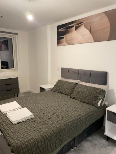 Luxurious 2 Bedroom Apartment - Tap to explore photos