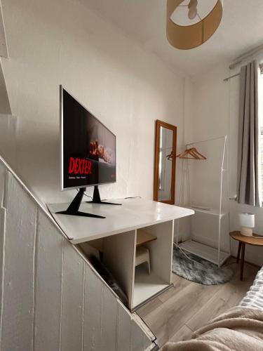 Cozy single room near station - Tap to explore photos