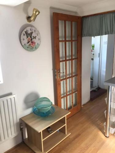 Tranquil 1 bedroom apartment 30 mins from Heathrow - Tap to explore photos