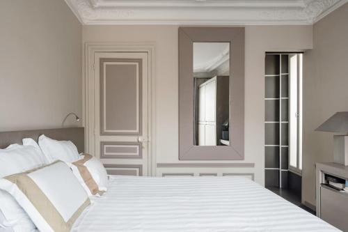 Resplendent Haussmann Design 100m2 - 2 BR - Tap to explore photos