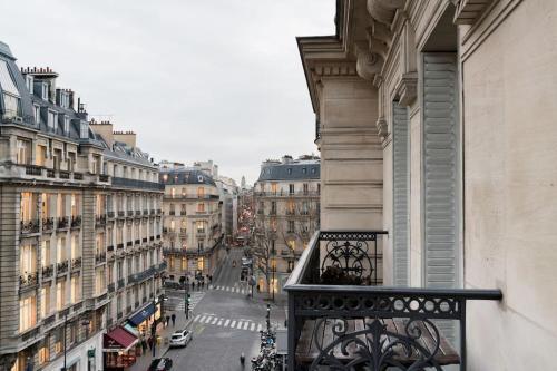 Resplendent Haussmann Design 100m2 - 2 BR
