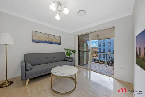 MetaWise Parramatta Chic and Comfortable Two Bed - Tap to explore photos