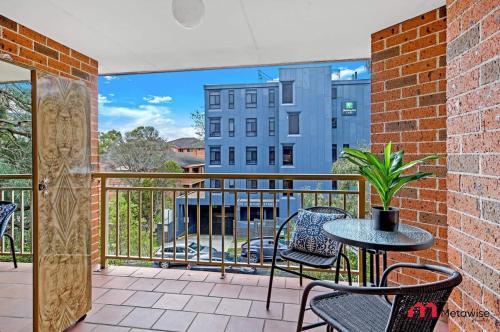 MetaWise Parramatta Chic and Comfortable Two Bed - Tap to explore photos