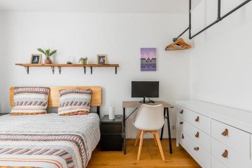 Transports, parking, A/C & equipped for long stays - Tap to explore photos