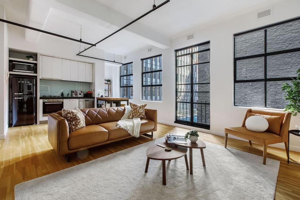 The Iron Loft on Collins - Heritage Industrial Charm - Tap to explore photos