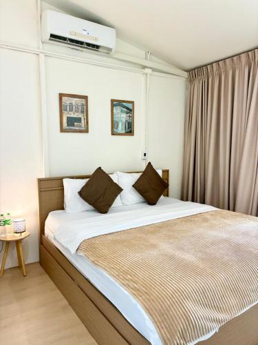 Purr Room Type - Double Room with Private Bathroom