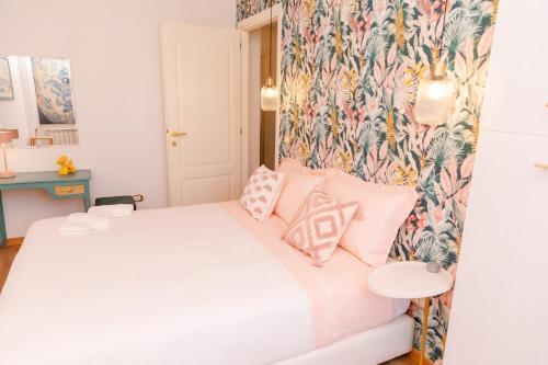 Stefania's Luxury Apartment - Tap to explore photos