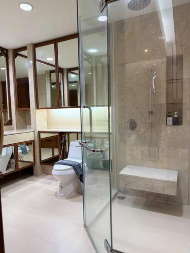 Miq Asoke 5BR Sukhuvit15 - Tap to explore photos