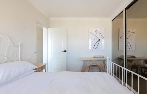 Stunning Maroubra Beachview Apt with Parking - Tap to explore photos