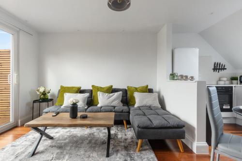 The Hampstead Hideaway - Free Parking - Close to Central LDN - Tap to explore photos
