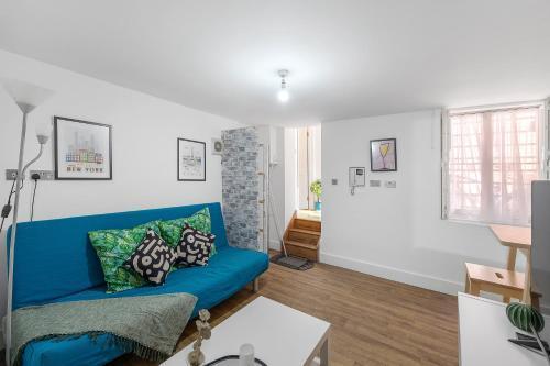 2 bedrooms with ensuite baths, kitchen and living room - Tap to explore photos