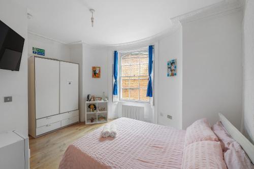 2 bedrooms with ensuite baths, kitchen and living room - Tap to explore photos