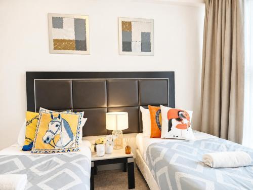 Stylish 4bd CBD Apartment - Tap to explore photos
