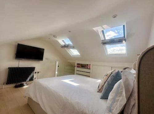 TownHouse by Notting Hill - Sleeps5 PetsOk Tv Wifi - Tap to explore photos