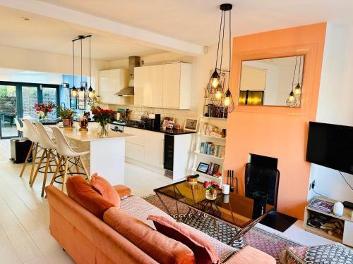 TownHouse by Notting Hill - Sleeps5 PetsOk Tv Wifi - Tap to explore photos
