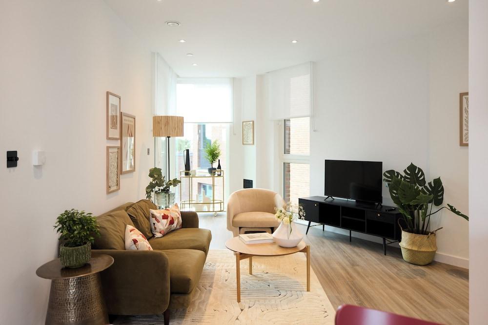 The Tottenham Place - Stylish 1bdr Flat With Balcony - Tap to explore photos