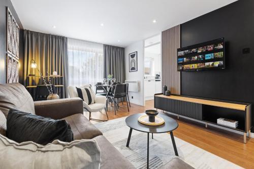 Luxurious 2BR Flat, FREE parking, North London - Tap to explore photos