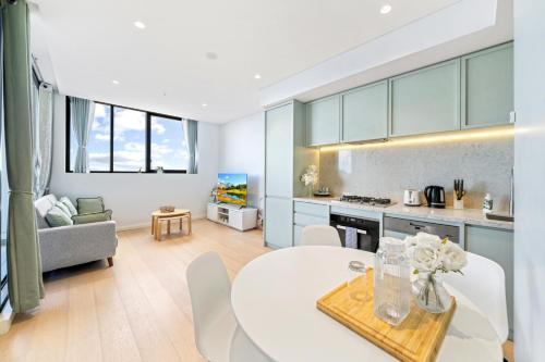 High level urban retreat in Macquarie Park - Tap to explore photos