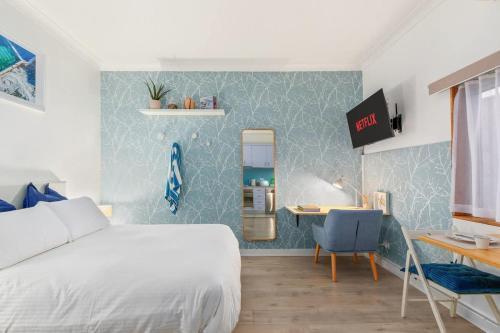 Beach front ocean breeze studio with aircon - Tap to explore photos