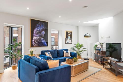 Central Richmond 3 Bedroom House - Tap to explore photos