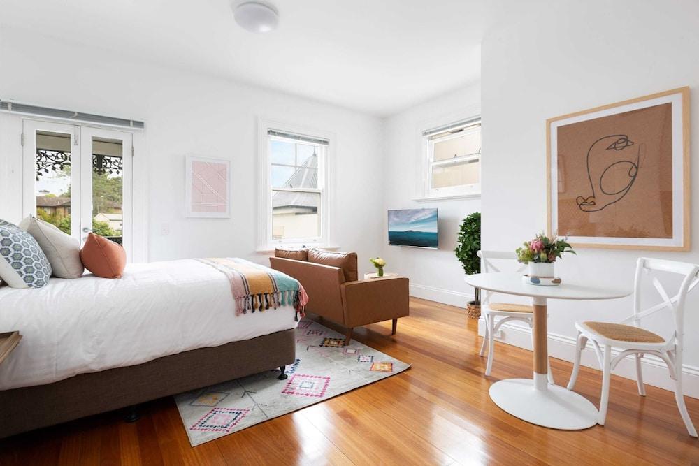 Explore Sydney Staying in Perfect Located Studio - Tap to explore photos