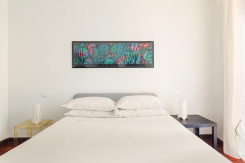 Vatican Lovely 2BR Apartment with Terrace - Tap to explore photos