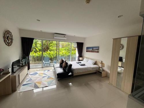 Chic Condominium Karon B201 - Tap to explore photos