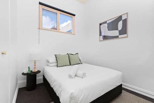Fitzroy Private Rooms - 132 Nicholson Homestay - Tap to explore photos