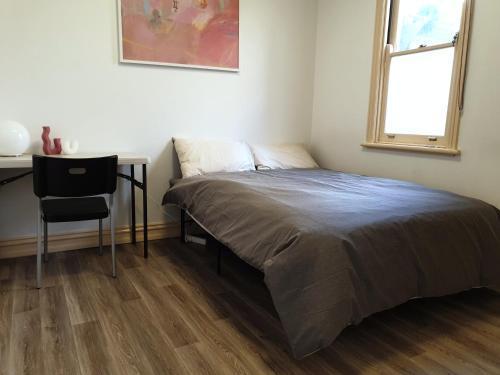 Fitzroy Private Rooms - 132 Nicholson Homestay Room Type - Double Room with Shared Bathroom
