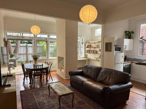 Artsy North Melbourne 2-Bedder - Tap to explore photos