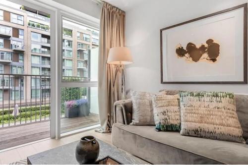 Chelsea Harbour Luxury 2 bedroom Apartment - Tap to explore photos