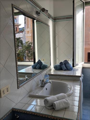 Vodice Apartment- Between Vatican and Foro Italico - Tap to explore photos