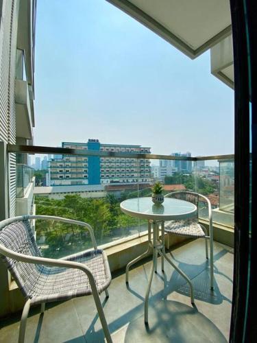 Apt Capitol Suites Senen Studio with Wi-Fi, Pool & Netflix by Damaresa - Tap to explore photos