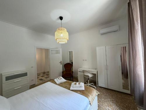 Spacious Roman Apartment Chez Max - Tap to explore photos
