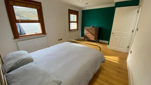 Cosy flat of 2 bed and 2 toilet - Tap to explore photos