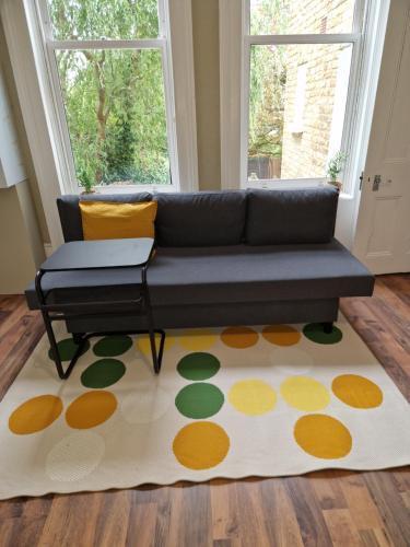 Enchanted 1 bed flat greenwich - Tap to explore photos