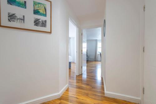 Lovely 1 Bed Condo near Lake - Tap to explore photos
