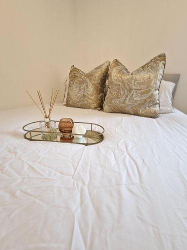 New Luxury Apartment near Wembley - Free Parking & WiFi - Tap to explore photos