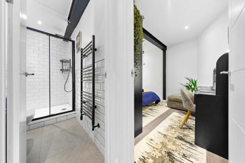 Modern 1 Bed Flat in Barnes near River Thames