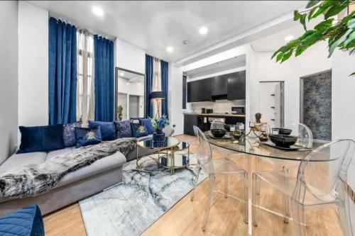 Two Bedroom Flat in Knightsbridge - Tap to explore photos