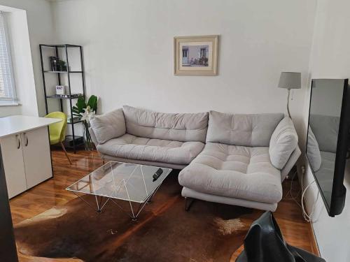 Two bedroom apartment in Dollis Hill - Tap to explore photos