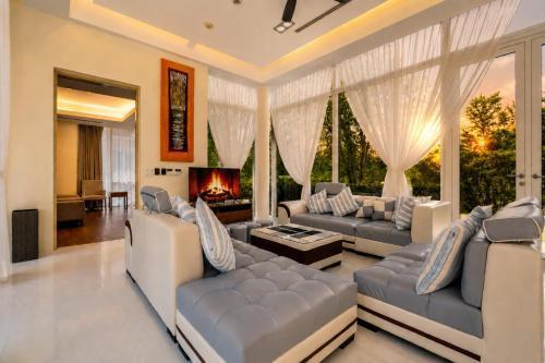 Sunshine Beach Villa Mai Khao - Tap to explore photos