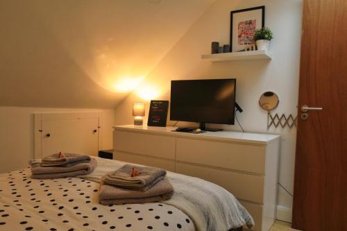 Top Floor Apartment in Islington - Tap to explore photos
