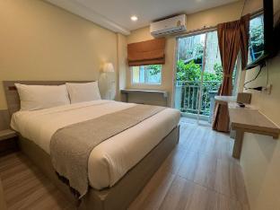 Icon Dome Bangkok Room Type - Superior Queen Balcony Room